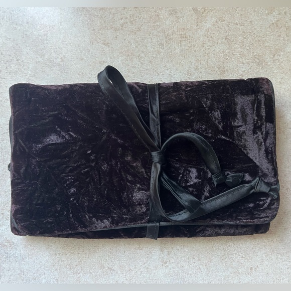 Vintage 1995 Revlon Blue Velvet Jewelry Cosmetic Bag Travel Pouch Case - Picture 2 of 9